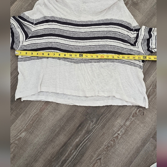 Free People crowl neck, crop sweater size large - Picture 7 of 7